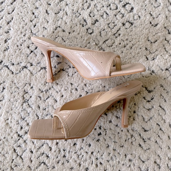 Mix Shuz Nicole Square Toe Sandals - Picture 2 of 4